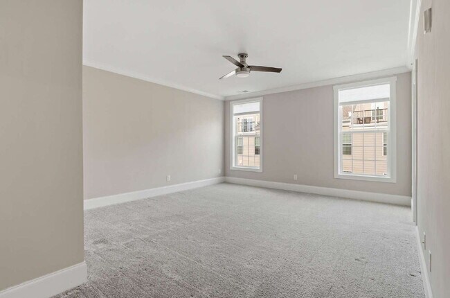 Building Photo - Luxury Townhome with Elevator and Rooftop Terrace