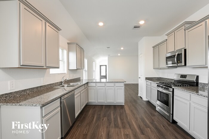 Building Photo - 18430 Summit Ranch Dr