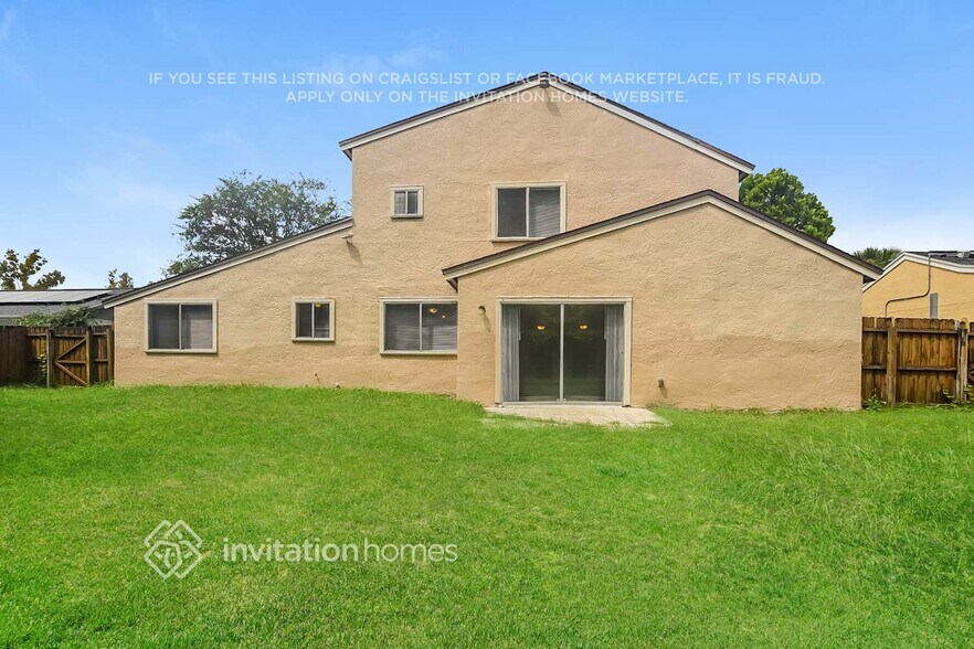 Building Photo - 4005 Stonehaven Rd