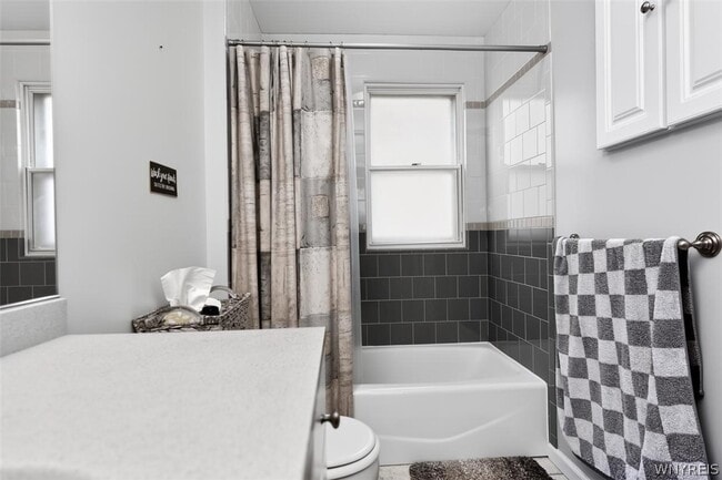 Building Photo - 8726 Point Ave