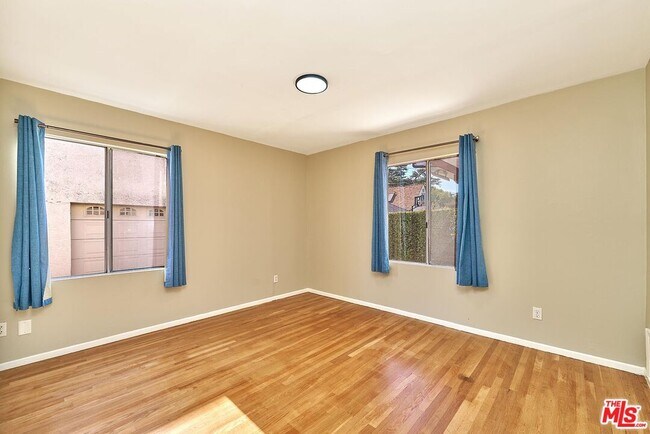 Building Photo - 429 S Orange Dr