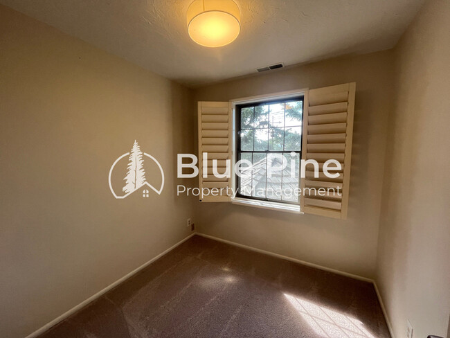 Building Photo - 3267 Merlin Dr