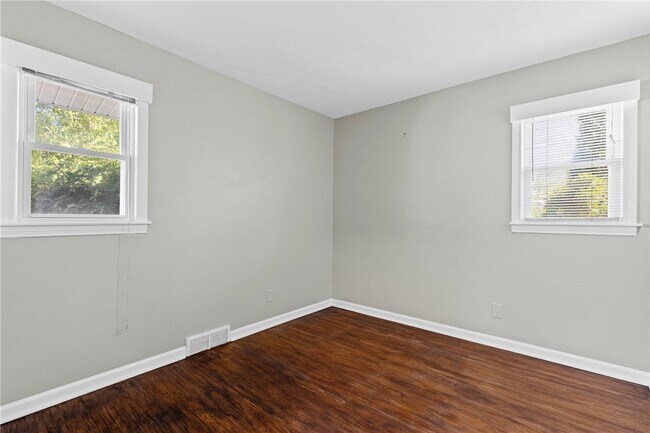 Building Photo - 130 Brooklawn Dr