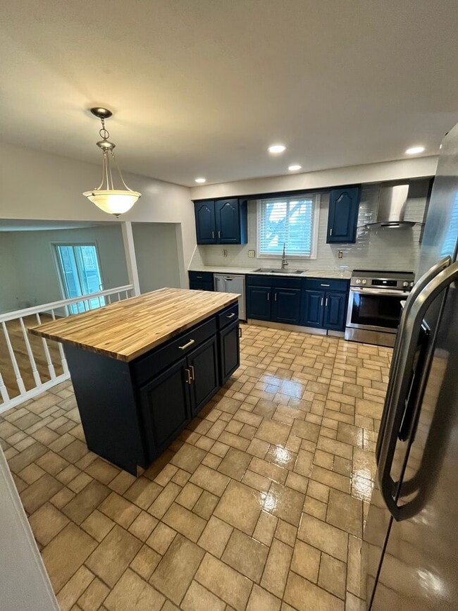 Building Photo - 3 Bedroom Single Family Home in Liverpool