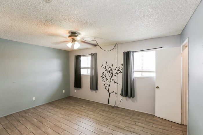 Building Photo - 2133 W Turney Ave
