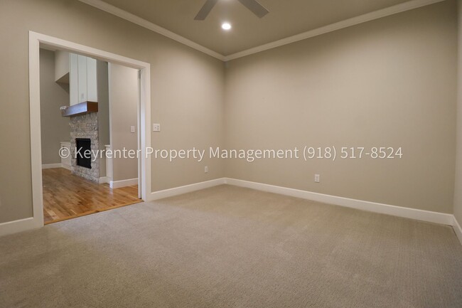 Building Photo - COMING SOON! Marvelous and Modern 3 Bed/ 3.5 Bath Home in South Broken Arrow!