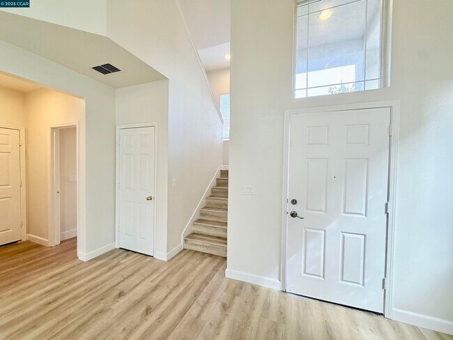 Building Photo - 815 Spring Mountain Ln