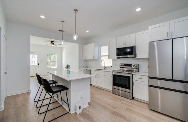 Building Photo - 8316 Peachtree St