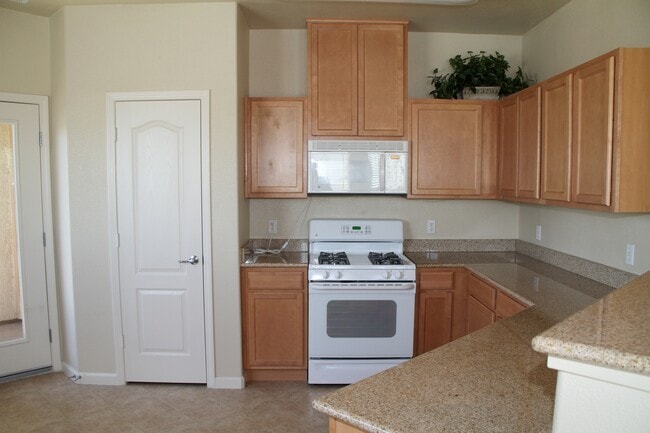 Building Photo - 2 Bed | 2 Bath | 1375 SF | Private 2 Garage | Loft Style Condominium | Owner pays WS&G