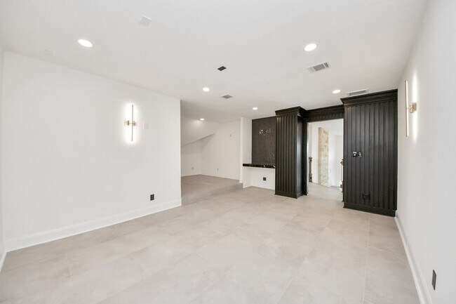 Building Photo - 23514 Bellina Dr