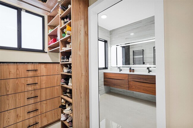 Building Photo - 5040 SW 159th Ave