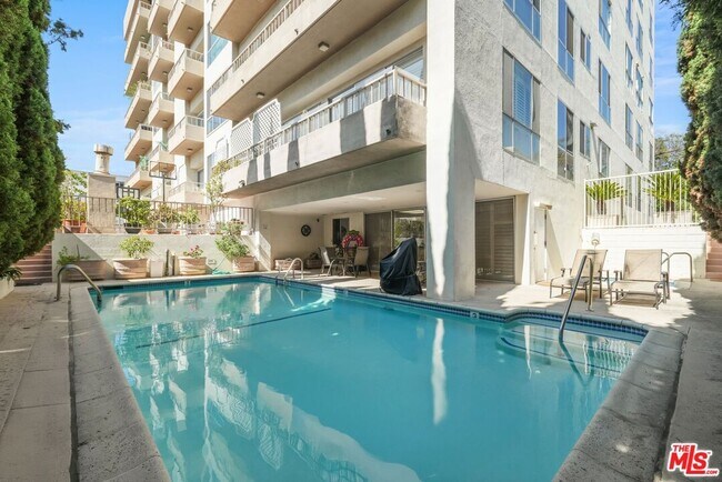 Building Photo - 339 N Palm Dr