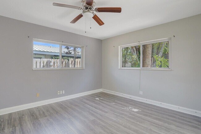 Building Photo - 254 NW 6th Ave