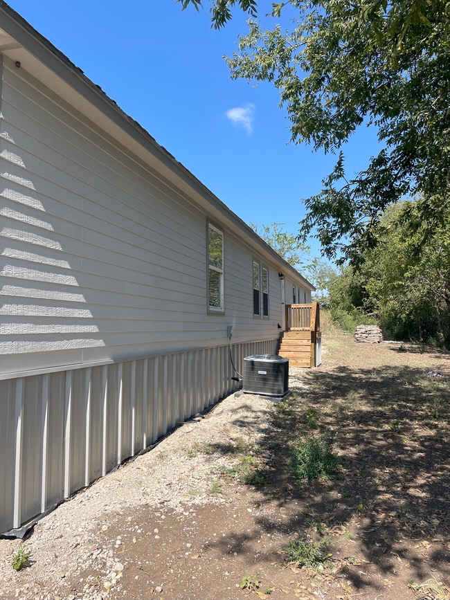 Building Photo - 8920 Hill Top Dr