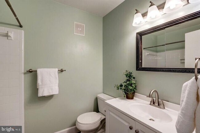 Building Photo - 1700 Pebble Beach Dr