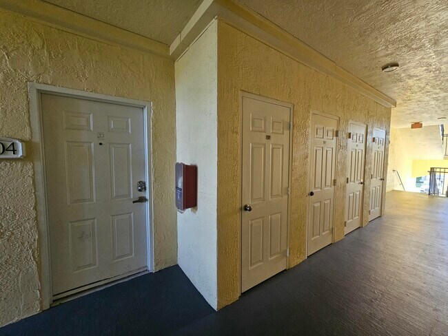 Building Photo - 2805 Veronia Dr