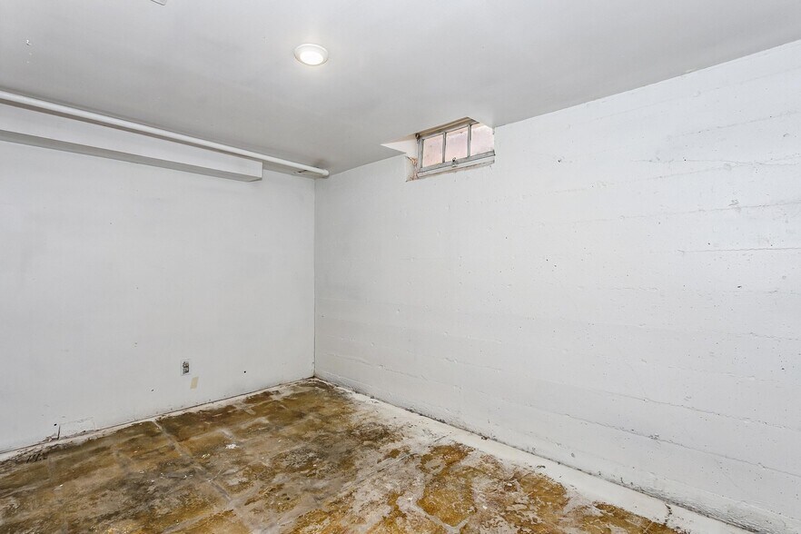 Building Photo - 633 N Clayton Ave