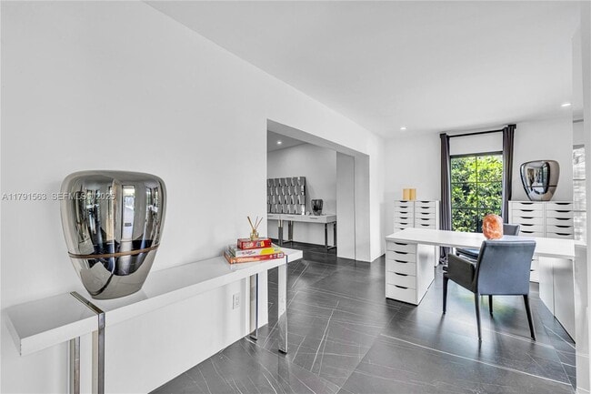 Building Photo - 560 NW 116th Terrace