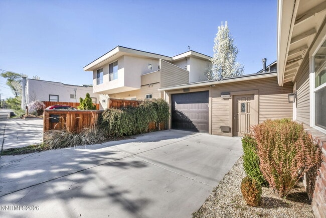 Building Photo - 58 Caliente St