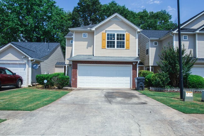 Building Photo - 665 Lakeside Cir