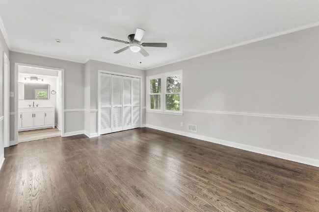 Building Photo - "Charming 3-Bedroom Spartanburg Retreat wi...