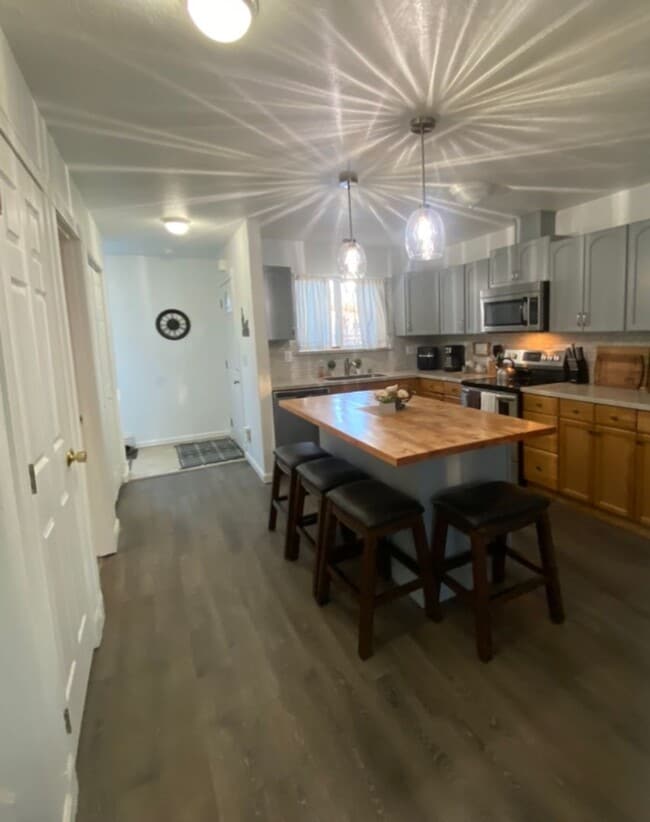 Building Photo - 1100 W Nugget Ave