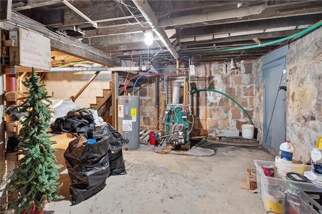 Building Photo - 476 Providence St
