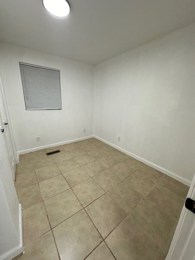 Building Photo - JP - Early