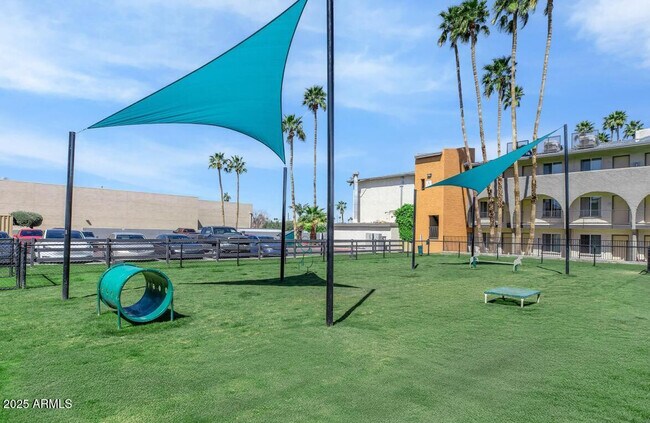 Building Photo - 2936 E Indian School Rd