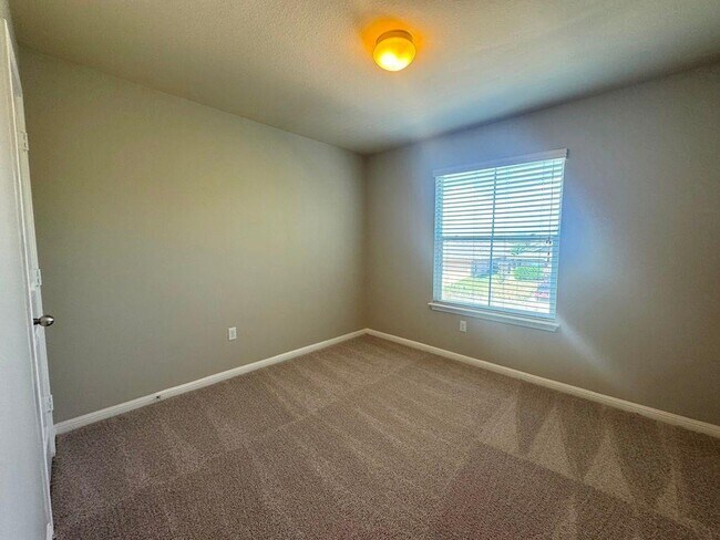 Building Photo - 120 Kingfisher Ln