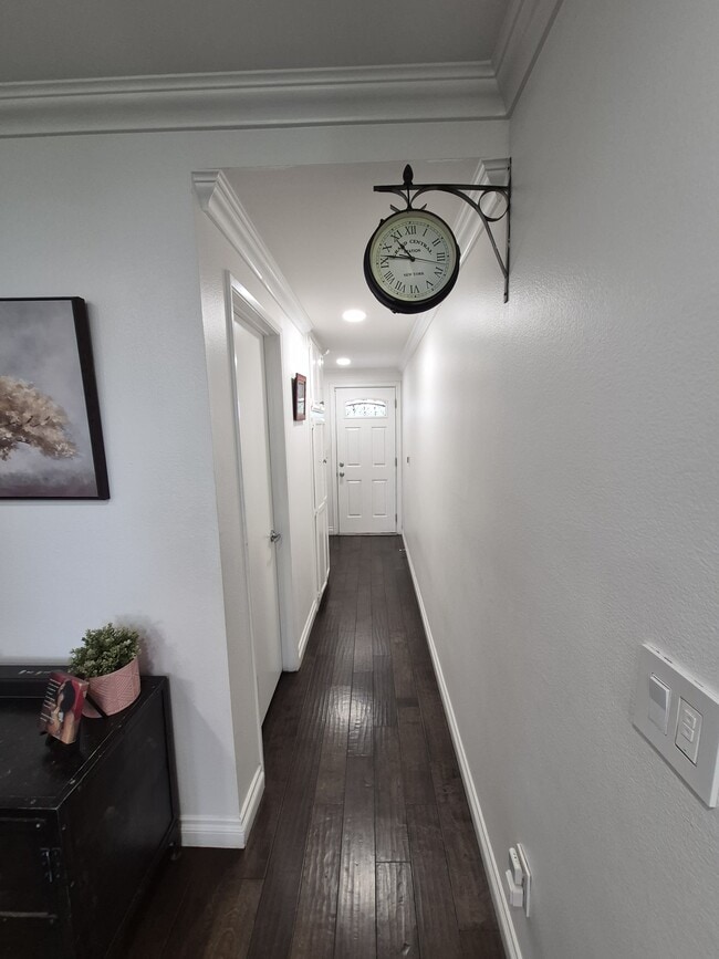 Building Photo - 5313 Sevilla Ct