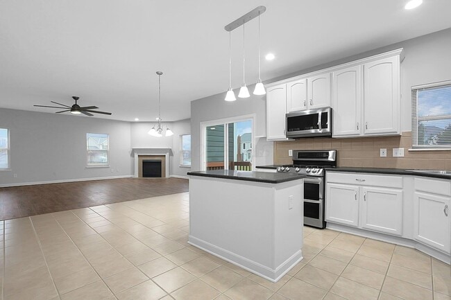 Building Photo - 2478 Silver Hill St