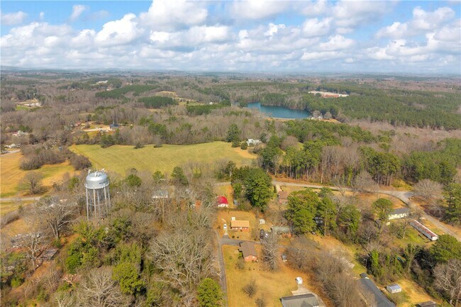 Building Photo - 307 Moore Ave