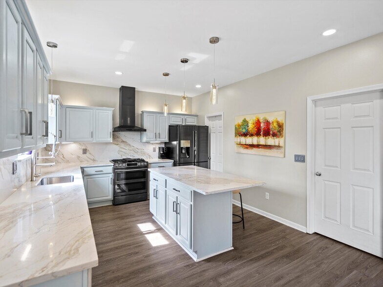 Building Photo - 2179 Lagoon Dr