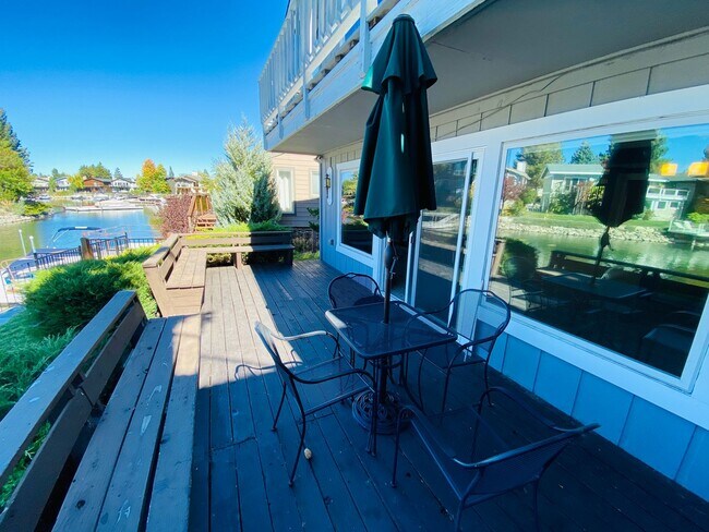 Building Photo - 3 bed 3 bath house for rent in the Tahoe Keys