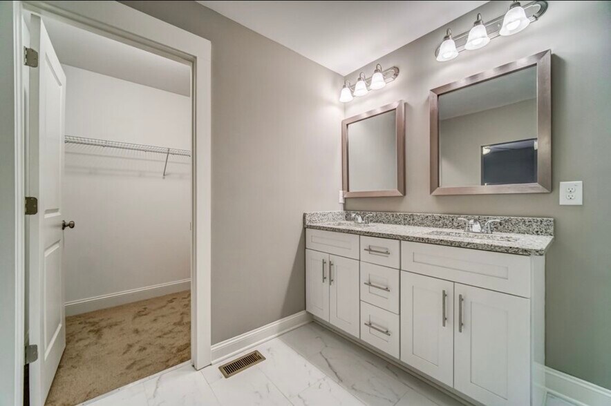 Building Photo - 1384 Westmont Rd SW