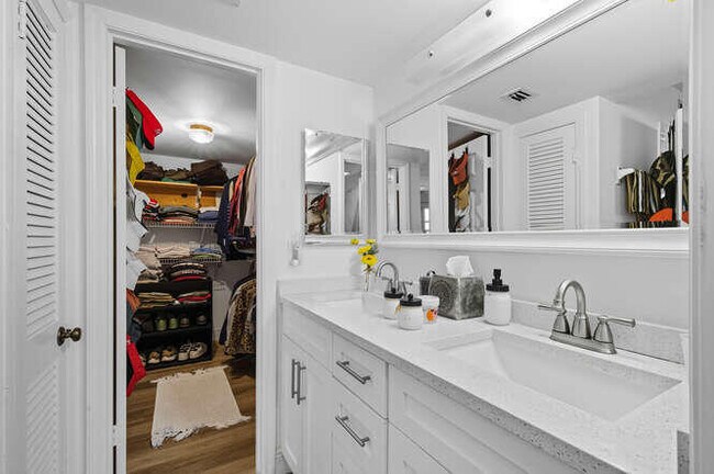 Building Photo - 111 Seabreeze Cir