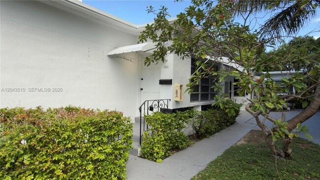 Building Photo - 808 84th St