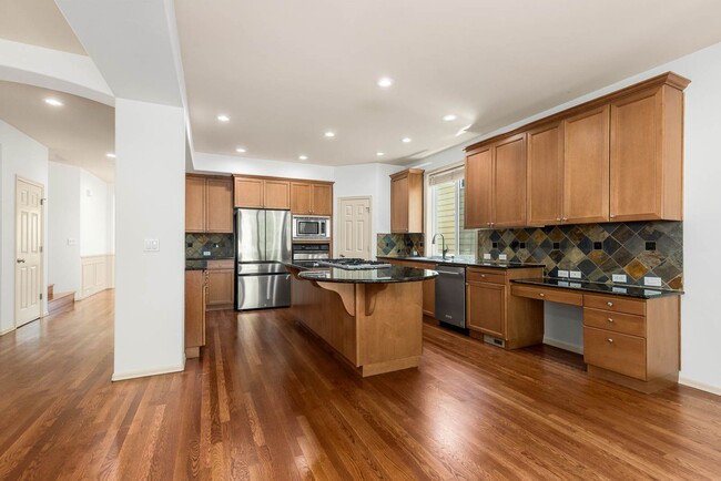 Building Photo - Elegant Redmond Retreat | 4 Bed + 2 Offices | Prime Cul-de-Sac Location