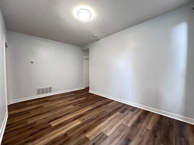 Building Photo - 7026 S Wentworth Ave