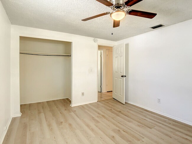 Building Photo - 4 Bedroom POOL Home in Largo