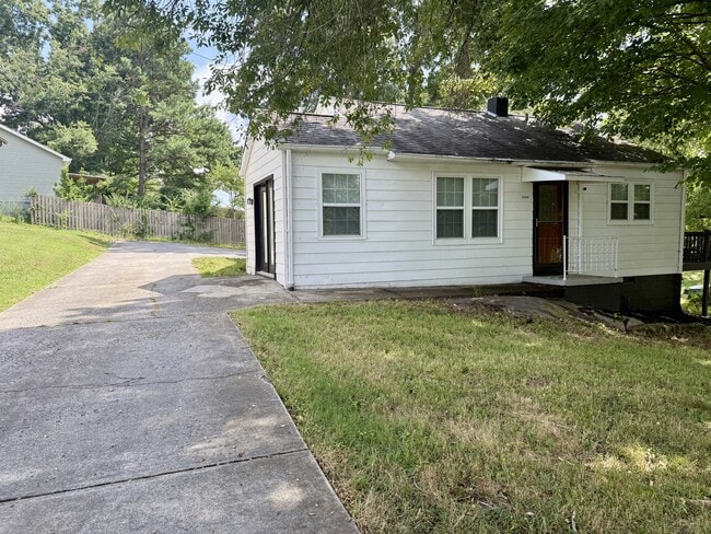 Building Photo - 1606 Tuckaleechee Pike