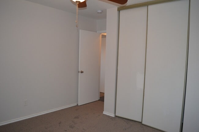 Building Photo - Newly remodeled 3 bed 2 bath