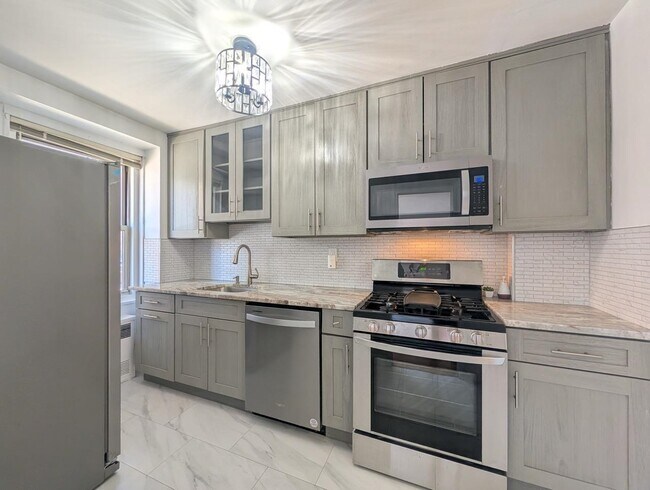 Building Photo - 225 St Pauls Ave