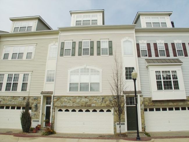 Building Photo - 5053 Donovan Dr