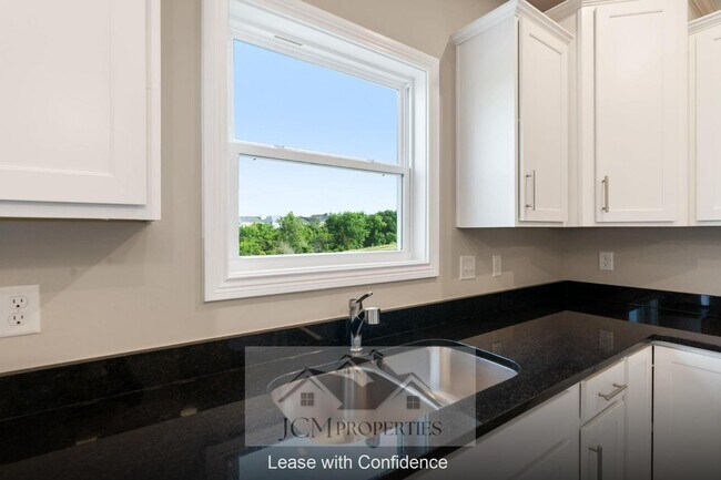Building Photo - 916 Camden Ct