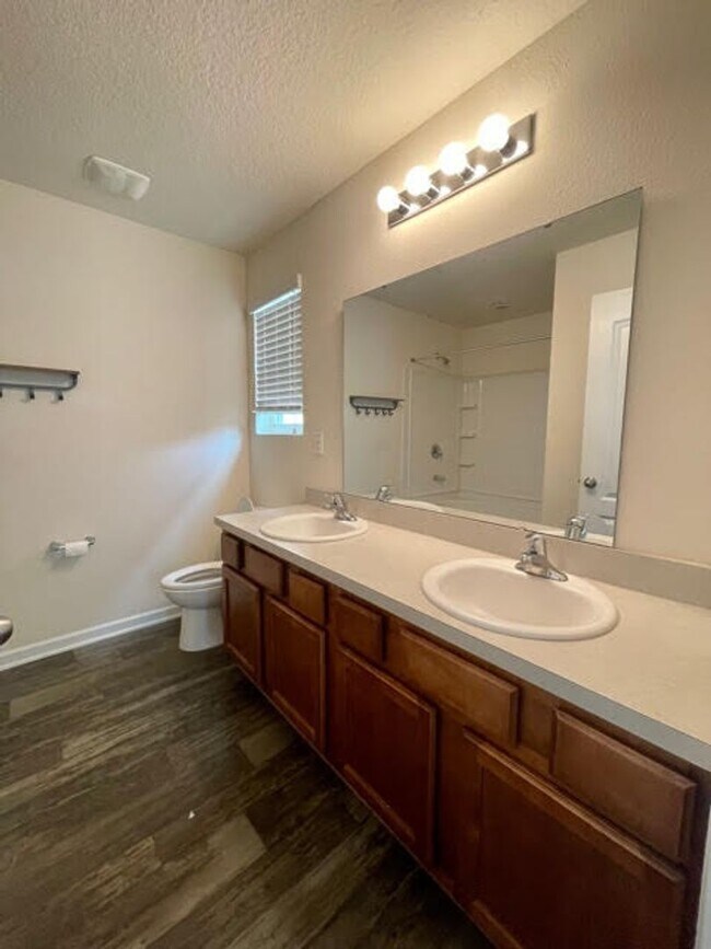 Building Photo - Practically New Home