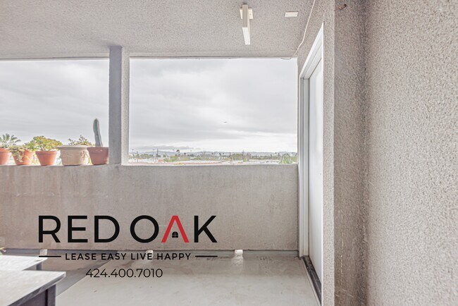 Building Photo - 8309 Cedros Ave
