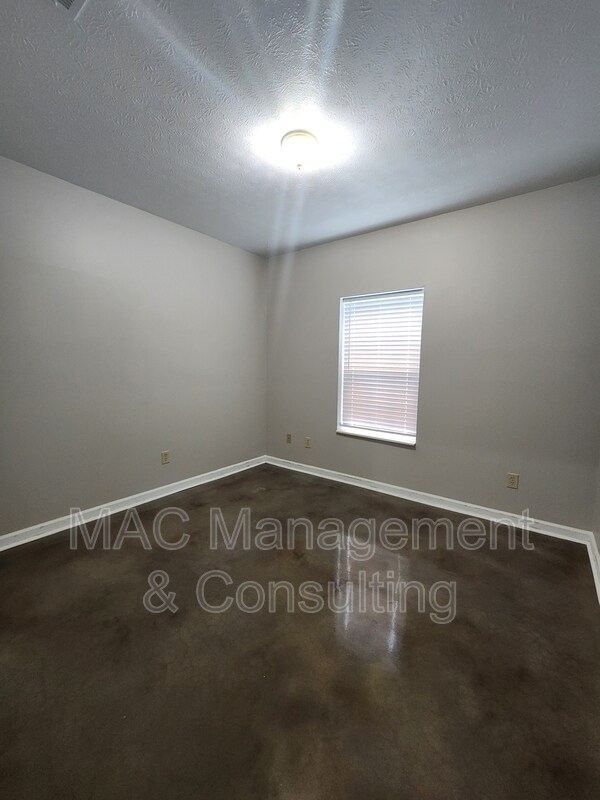 Building Photo - 978 N Franklin Ave
