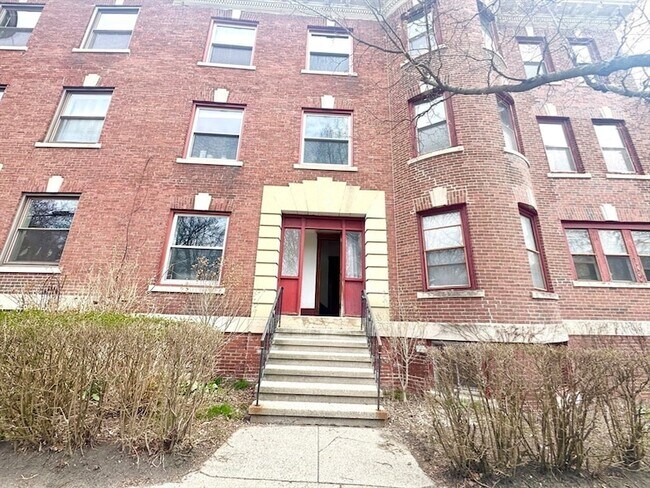 Building Photo - 260 Aspinwall Ave